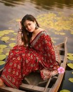 সিল্ক বাটিক শাড়ী - Image 4