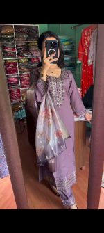   ◼️ভারী এবং পেটানো এমব্রয়ডারি করা থ্রী পিস - Image 2