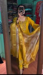   ◼️ভারী এবং পেটানো এমব্রয়ডারি করা থ্রী পিস - Image 5