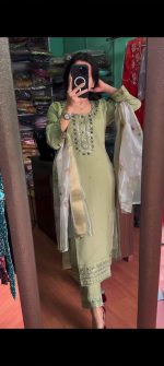   ◼️ভারী এবং পেটানো এমব্রয়ডারি করা থ্রী পিস - Image 4